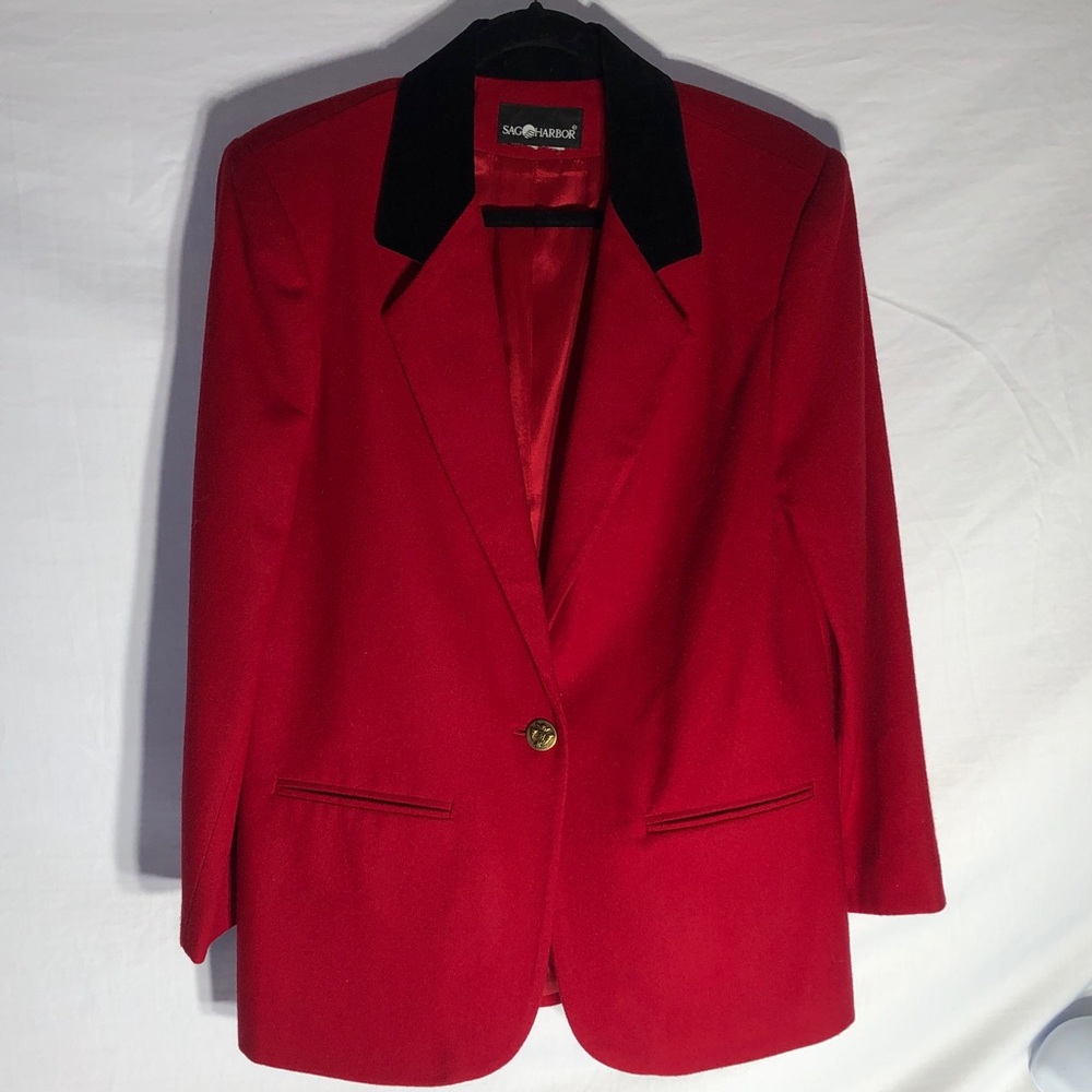 Vintage Sag Harbor Women’s Red Wool Blazer with Black Velvet CollarSize 10